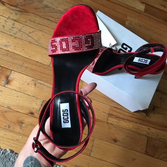 GCDS brand new size 11 but runs 2 size downs - Picture 10 of 15